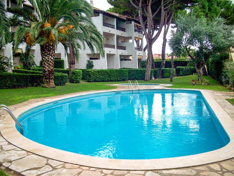 Holiday apartment with garden, pool & terrace | Next to the beach | Pets are welcome — photo 3