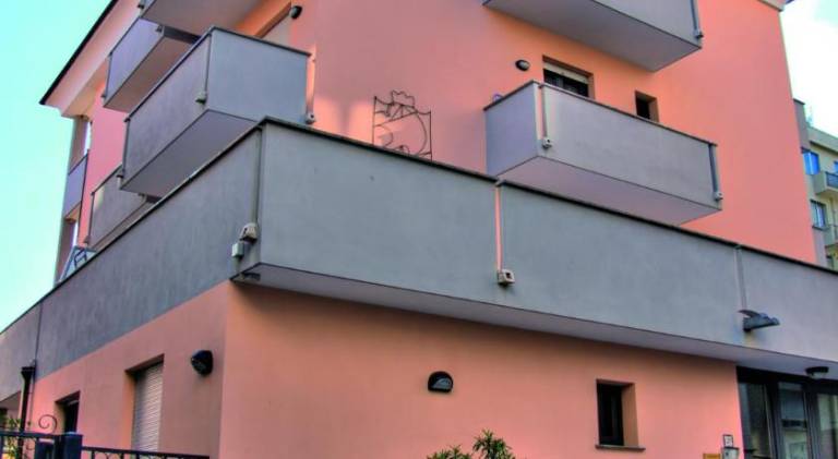 Serviced apartment with patio in Loano