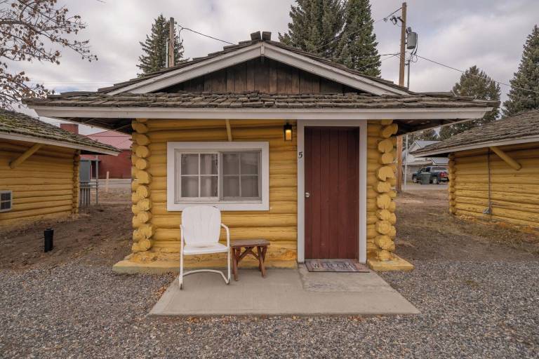 Cabin  Ashton
