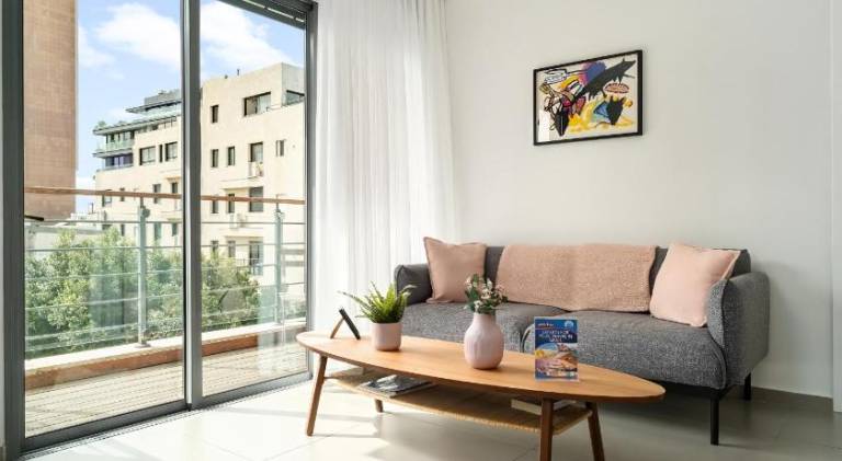 MAMAD Beach & City Center with Balcony by FeelHome — photo 3