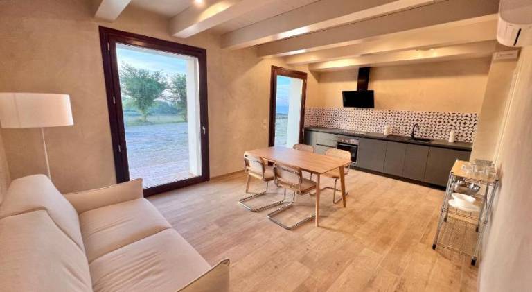 Apartment with grill & yard — photo 4