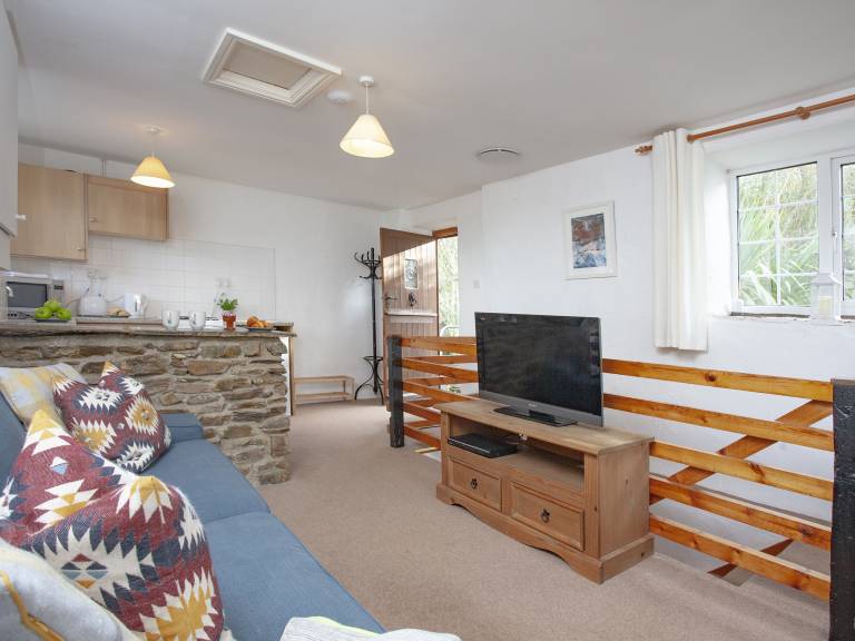 Children-friendly charming cottage with yard | Pets allowed — photo 2