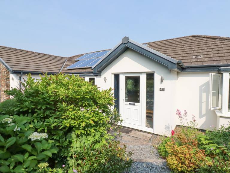 Cottage with yard | Beach view — photo 3