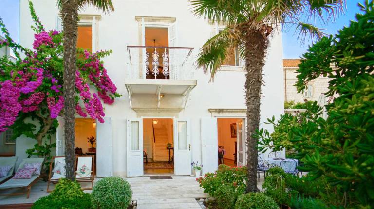 Beachfront Villa Domestic with Pool — photo 3