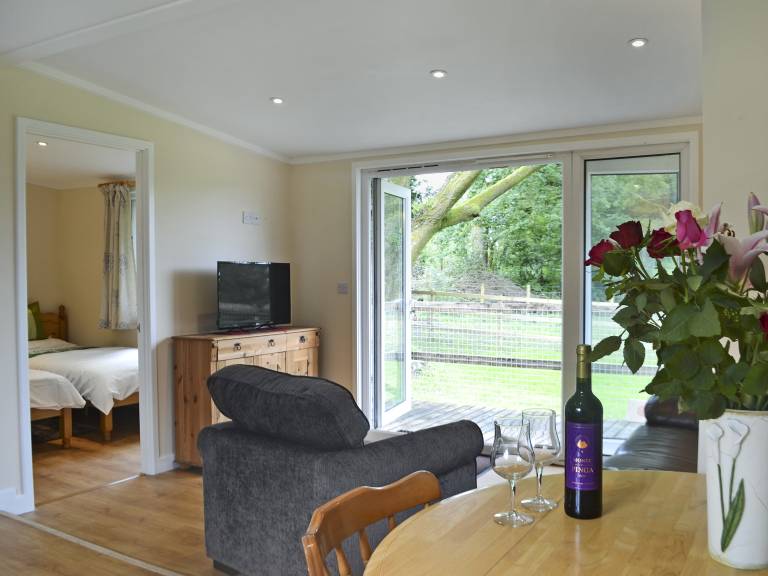 Cottage with barbeque & yard in Carmarthen