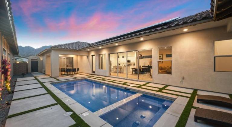 Villa with jacuzzi, grill & private pool in Riverside, CA