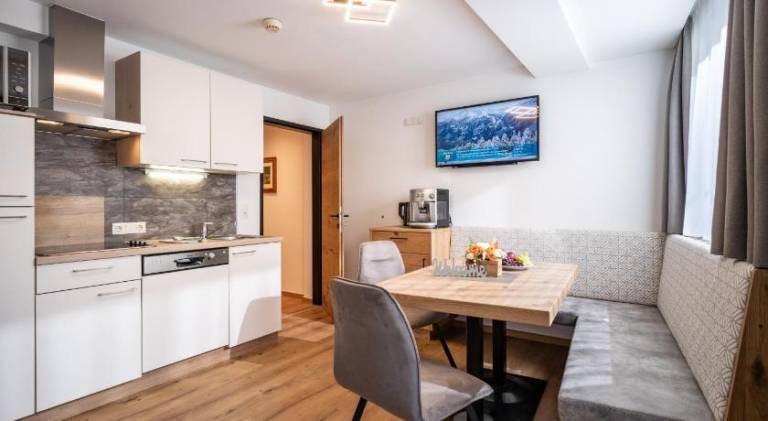 Beautiful apartment with patio & sauna | Pet-friendly — photo 2