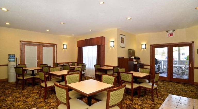 Country Inn & Suites by Radisson, Stevens Point, WI — photo 5