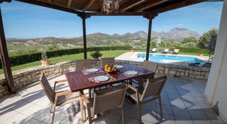 Fully equipped big villa with barbecue, terrace & private pool | Perfect for remote work | Pet-friendly — photo 3