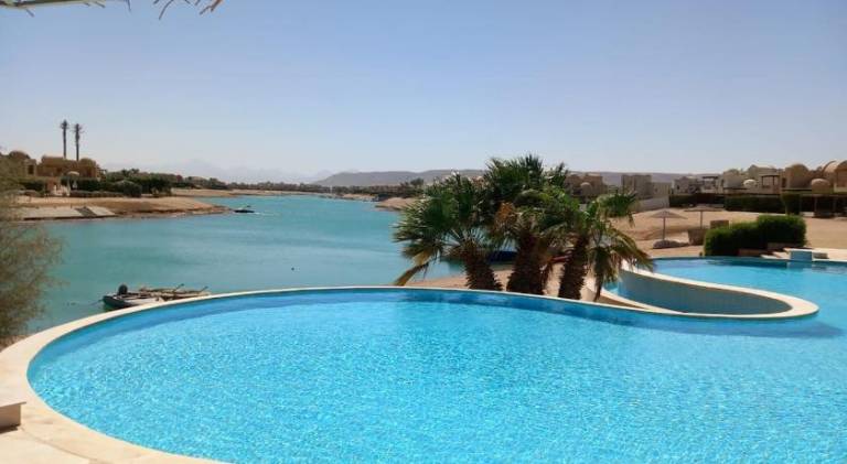 Holiday apartment with pool — photo 4