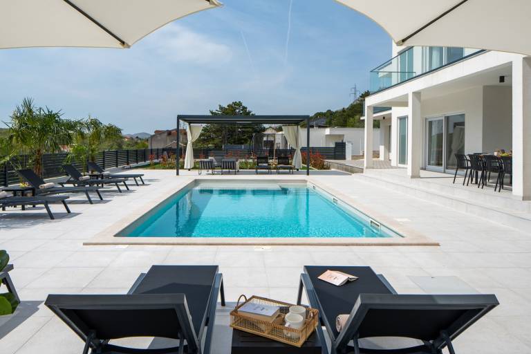 Villa with terrace, grill & private pool | Mountain view — photo 3