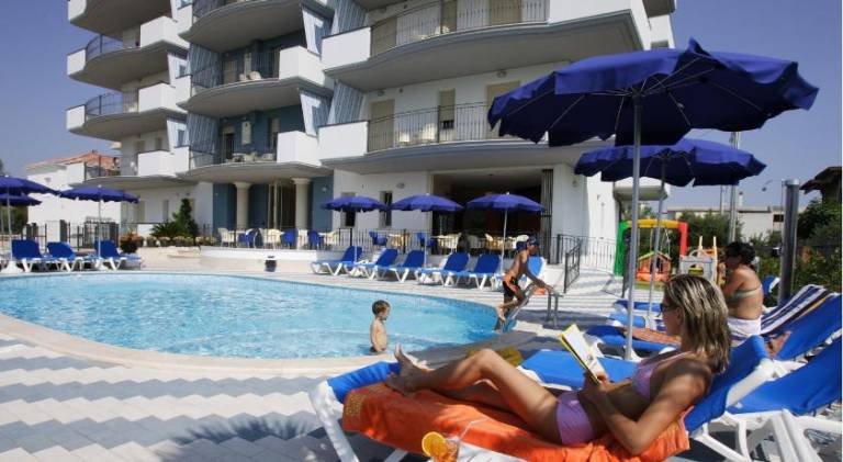 Nice serviced apartment with garden, terrace & pool | Dogs allowed — photo 3