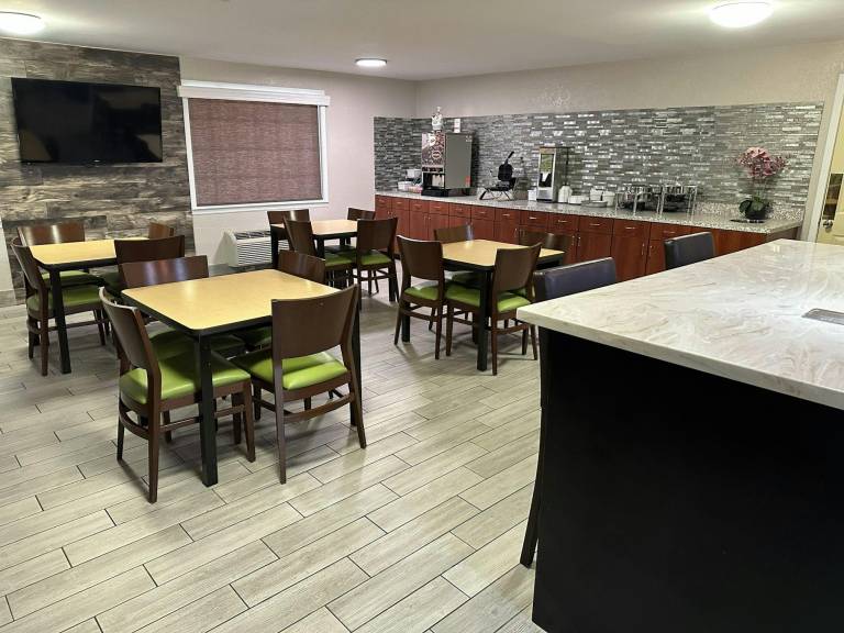 Red Roof Inn & Suites Marysville — photo 5