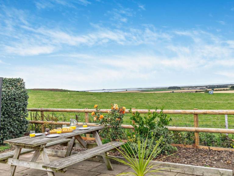 Cottage with garden | Water view in Belford
