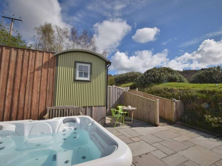 Cottage with hot tub, sauna & garden | Pets are welcome — photo 2