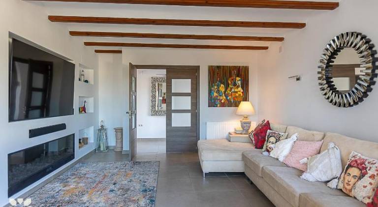 Fully equipped spacious villa with barbecue, terrace & private pool | Pets allowed — photo 2