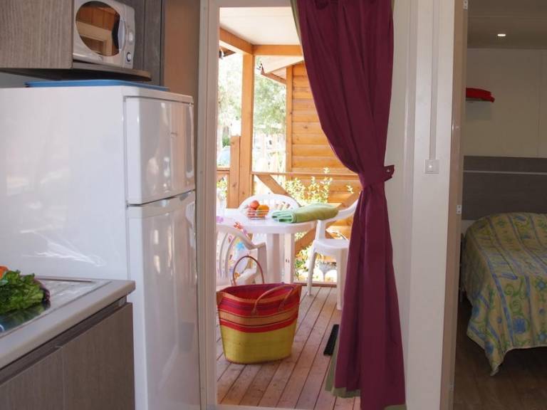 Family-friendly mobile home with patio & heated pool | Pets are welcome — photo 5