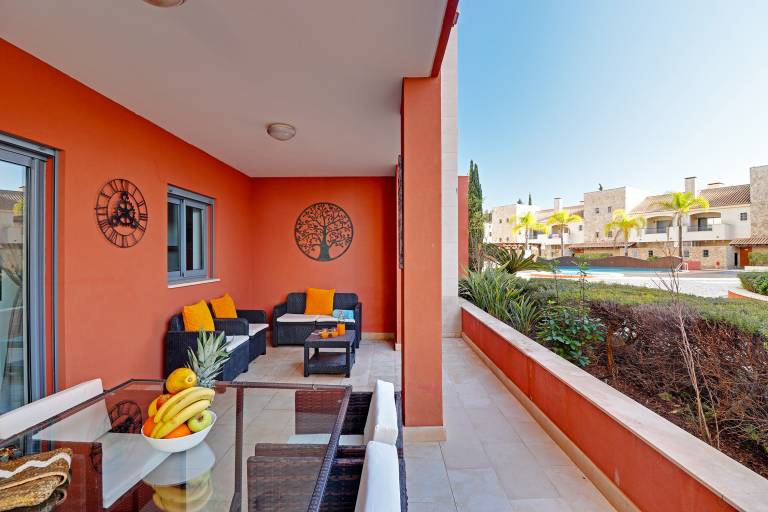 Rental apartment with yard, pool & patio — photo 2