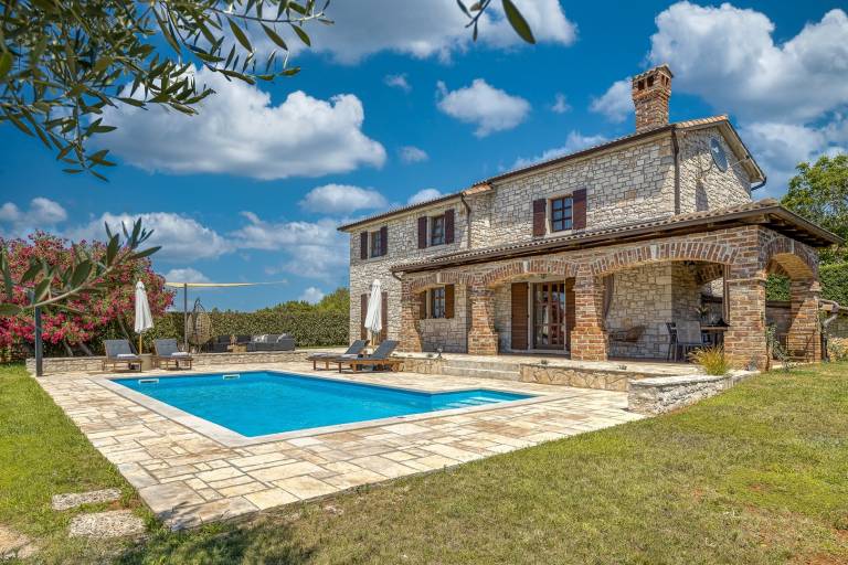 Villa with terrace, grill & private pool — photo 2