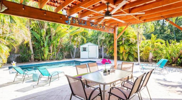 Fun Family-Friendly Poolside Escape Near Beach — photo 5