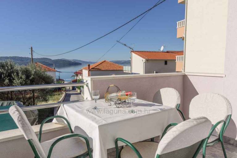 Holiday apartment spacious apartment with beautiful views — photo 2
