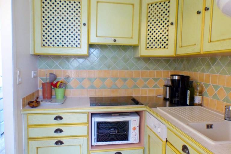 Bright apartment of 44 m² with a nice balcony — photo 5
