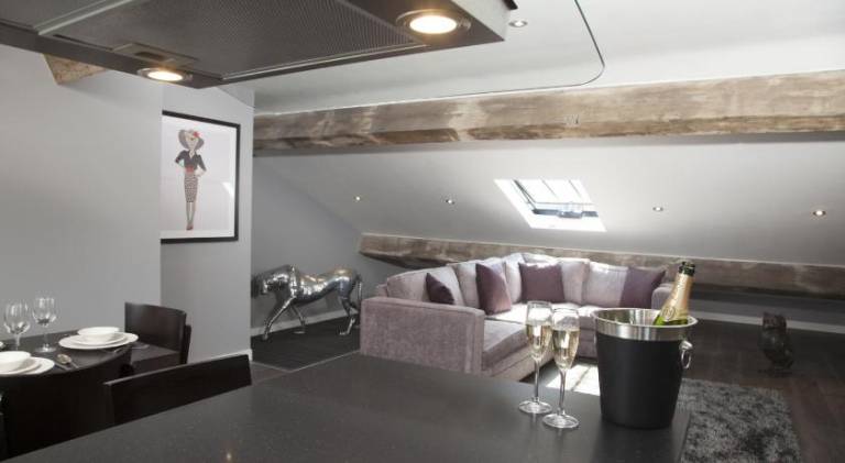 Nice serviced apartment with terrace & yard | Close to The Beatles Story | Pets allowed in Liverpool