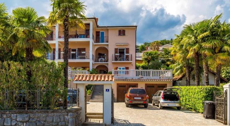 Beautiful holiday apartment with barbecue, yard & terrace | Close to the beach | Pet-friendly — photo 3