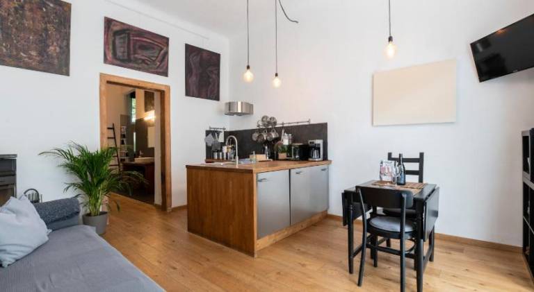 Zentrales & modernes City-Apartment - FREE PARKING & BIKES — photo 2