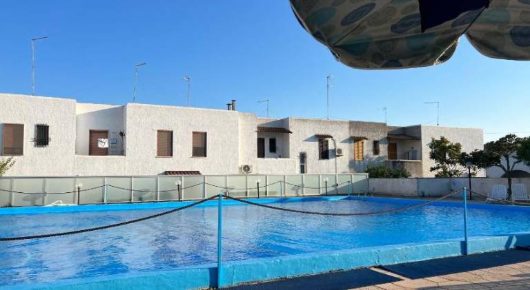 Vacation home with pool — photo 3