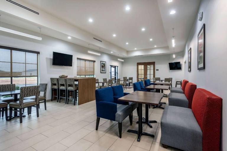 Comfort Suites — photo 5