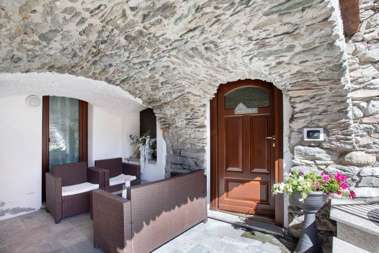 Apartment 'Maison Bebe Terre Blanche' with Mountain View, Private Terrace and Wi-Fi in Aosta