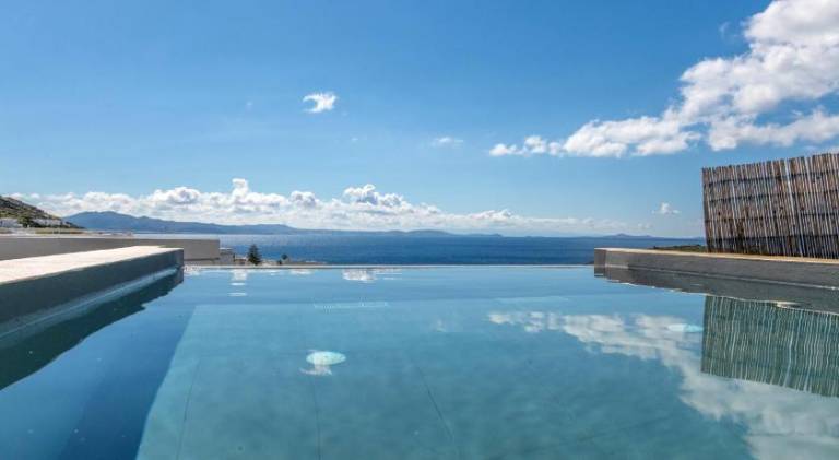 Villa with View of Agios Ioannis and Pool with Jacuzzi in Tinos