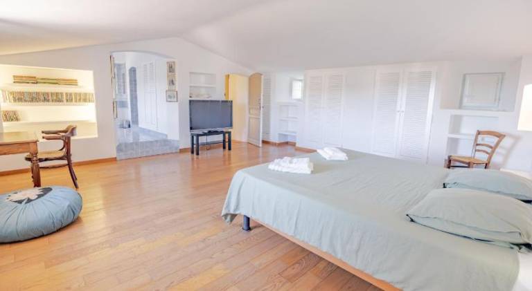 Fully equipped villa with patio, private pool & yard | Perfect for remote work | Dogs allowed — photo 2
