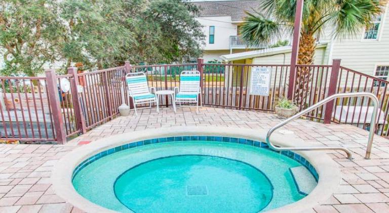 House with jacuzzi & private pool — photo 2