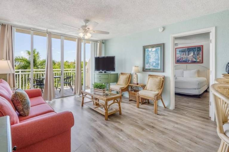 Condo with pool | Pets allowed in Key West, FL