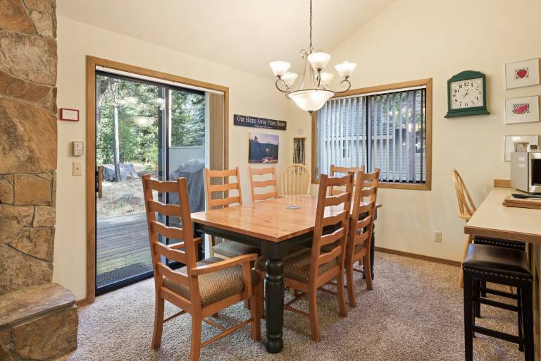 Vacation home with pool, hot tub & barbeque — photo 4