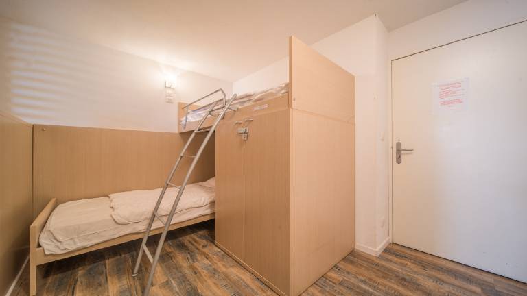 Holiday apartment with terrace, heated pool & yard — photo 4