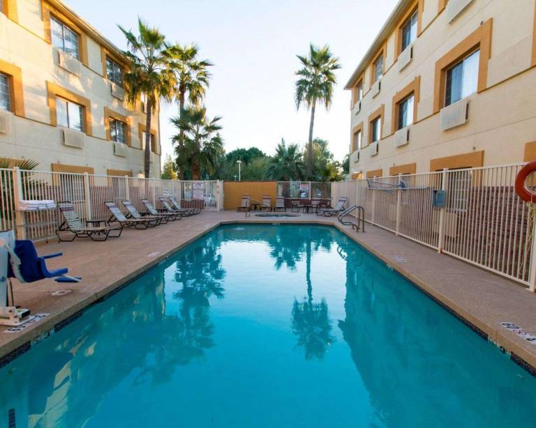 Spark by Hilton Tempe Phoenix Airport — photo 4