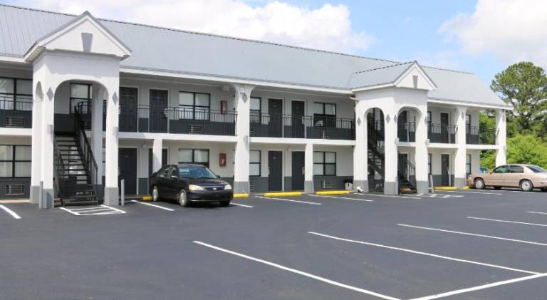Travelodge by Wyndham Calhoun South I-75 — photo 5