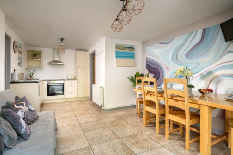Cottage with 2 rooms for 4 persons — photo 3
