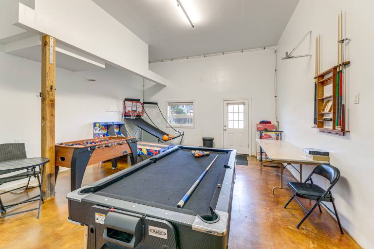 Group Friendly! Rockaway Beach Oasis w/ Game Room — photo 4