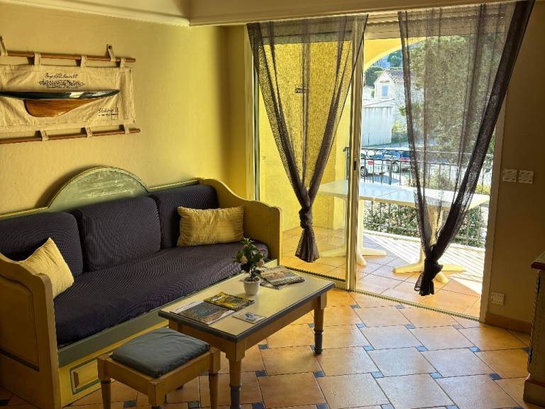 Family-oriented charming condo with sauna, yard & pool | Close to the beach | Pets are welcome in Sainte-Maxime