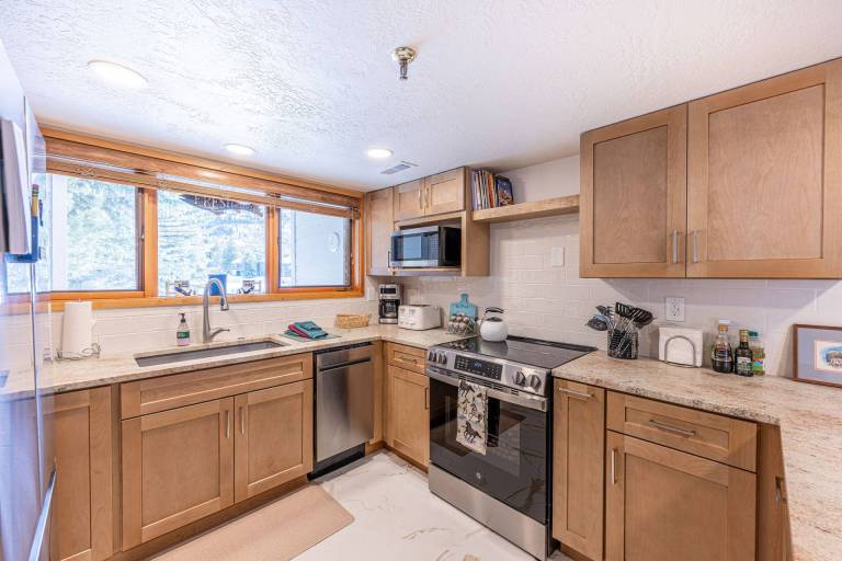 Family-friendly spacious condo with jacuzzi | Water view | Pet-friendly — photo 3
