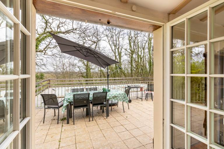 Fully equipped vacation home with pool, BBQ & patio | Garden view | Pet-friendly — photo 3