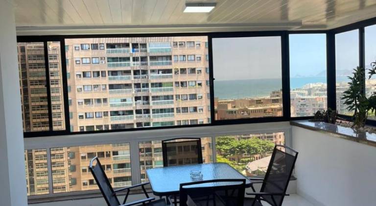 Holiday apartment with pool | Beach nearby | Pet-friendly in Rio de Janeiro