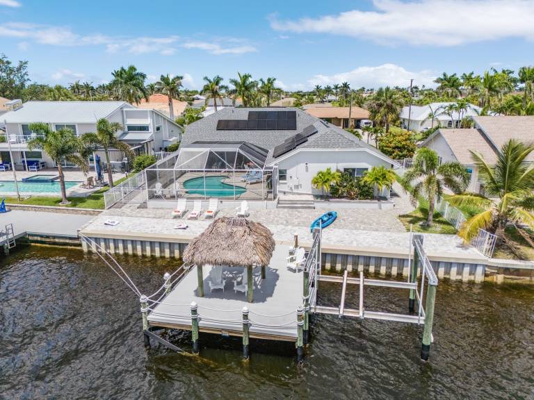 Vacation home with private pool & BBQ | River view — photo 2