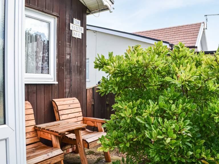 Cottage with yard | River view — photo 2
