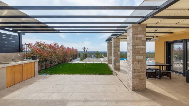 Villa with private pool, yard & grill | Sea view — photo 5