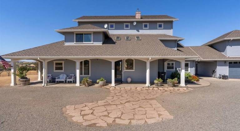 Villa with hot tub in Paso Robles, CA